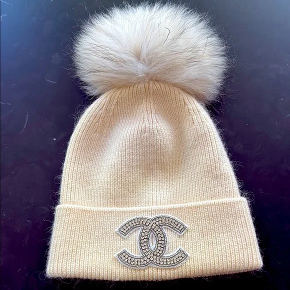 Chic Cream Beanie with Pom Pom - Picture 1 of 3